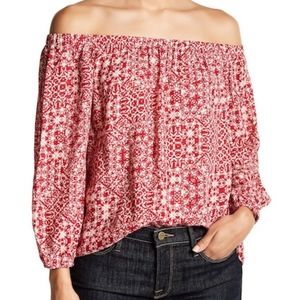 🎉HP🎉 Red & White Off the Shoulder Blouse